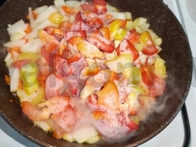 Vegetariška perlų košė su daržovėmis puoduose Žingsnis 3