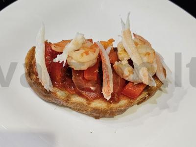 Brusketa su daržovėmis ir Kamčiatkos krabu pagrindine nuotrauka