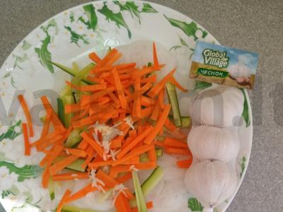 Funchosa su jūros midijomis Žingsnis 4