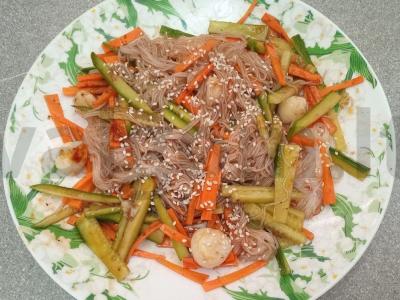 Funchosa su jūros midijomis pagrindine nuotrauka