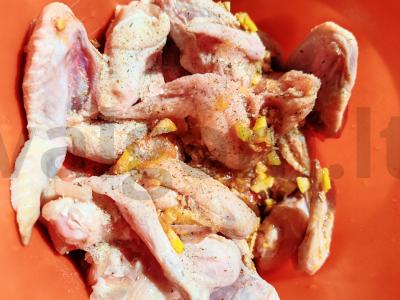 Auksiniai vištienos sparneliai citrinos-medaus padaže Žingsnis 4