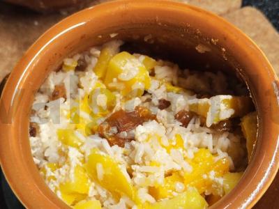 Ryžių košė su moliūgu ir medumi puoduose pagrindine nuotrauka