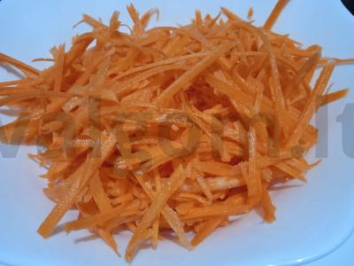 Korėjietiškos morkos su aštriu padažu Žingsnis 1