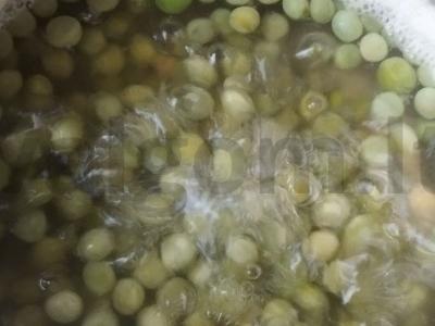 Salotos su žirniais ir grietine Žingsnis 1