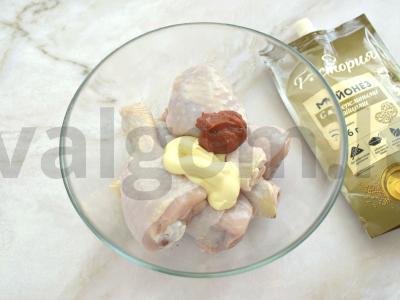 Kepti vištienos blauzdelės majoneze Žingsnis 1