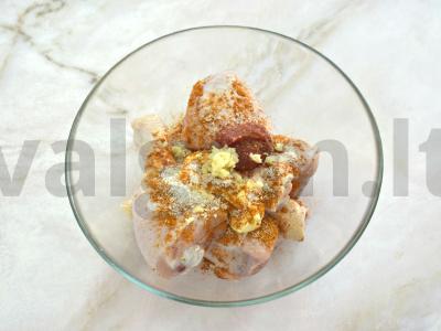 Kepti vištienos blauzdelės majoneze Žingsnis 2