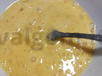 Omletas su pomidorais grietinėlėje Žingsnis 1