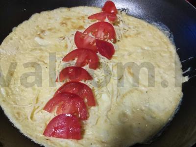 Omletas su pomidorais grietinėlėje Žingsnis 3