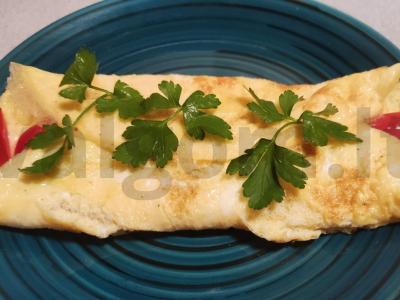 Omletas su pomidorais grietinėlėje pagrindine nuotrauka