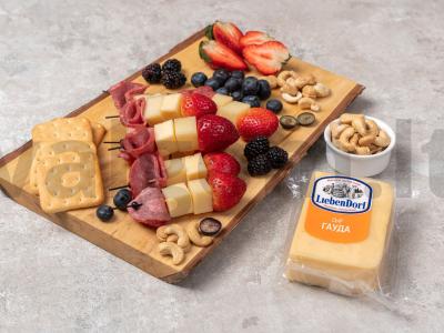 Užkandžių lenta vasario 14-ąją pagrindine nuotrauka