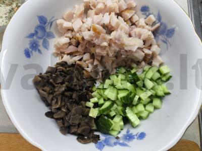 Salotas su pievagrybiais, sūriu ir vištiena Žingsnis 2