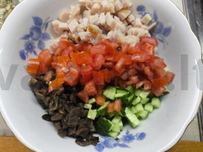 Salotas su pievagrybiais, sūriu ir vištiena Žingsnis 3