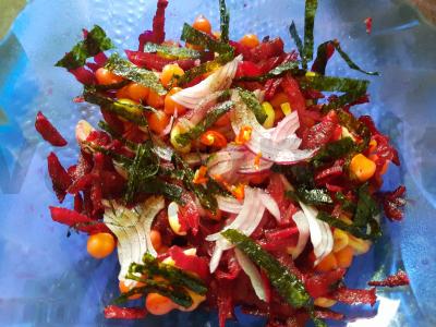 Salotos su avinžirniais, burokėliais ir žemės riešutais Žingsnis 2