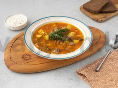 Sūris su vištienos skrandžiais ir perliniu miežiu pagrindine nuotrauka