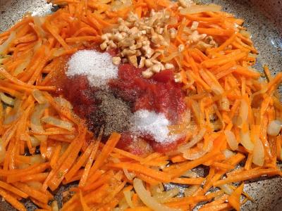 Lobio iš konservuotų pupelių ir graikinių riešutų Žingsnis 2