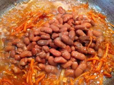 Lobio iš konservuotų pupelių ir graikinių riešutų Žingsnis 3