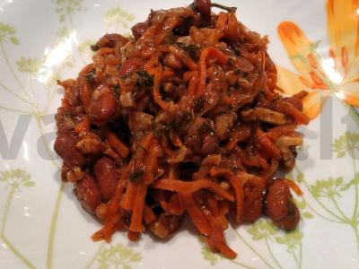 Lobio iš konservuotų pupelių ir graikinių riešutų pagrindine nuotrauka