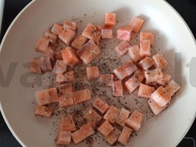 Spagečiai su lašiša ir špinatais grietinėlės padaže Žingsnis 2