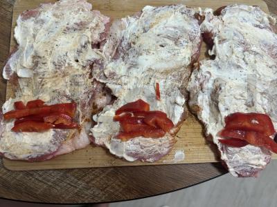 Kiaulienos ritinėliai su varškės sūrio ir paprikos įdaru Žingsnis 4