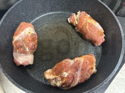 Kiaulienos ritinėliai su varškės sūrio ir paprikos įdaru Žingsnis 6