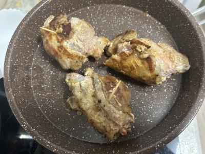 Kiaulienos ritinėliai su varškės sūrio ir paprikos įdaru Žingsnis 7