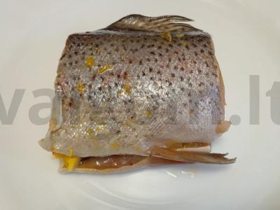 Sūdyta upėtakis su mandarinų ir rožiniu pipiru Žingsnis 6