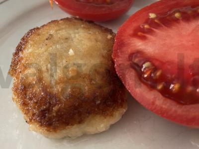 Kotletas „Švelnus“ iš faršo su pomidoru pagrindine nuotrauka