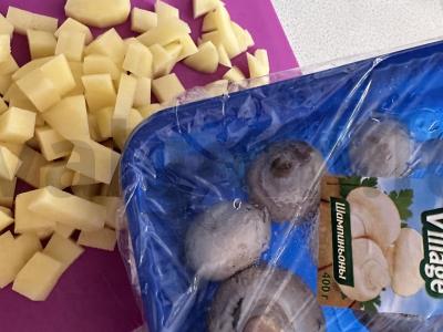 Keptas bulves ant keptuvės su pievagrybiais Žingsnis 2