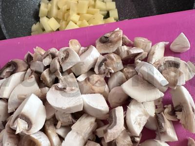 Keptas bulves ant keptuvės su pievagrybiais Žingsnis 3