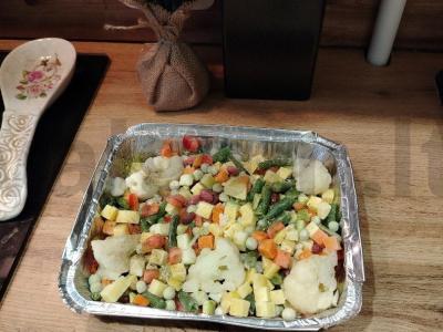 Vištienos blauzdelės, keptos ant daržovių Žingsnis 2