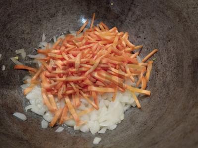 Originalus bulguro plovas su vištiena ir pomidorais Žingsnis 2