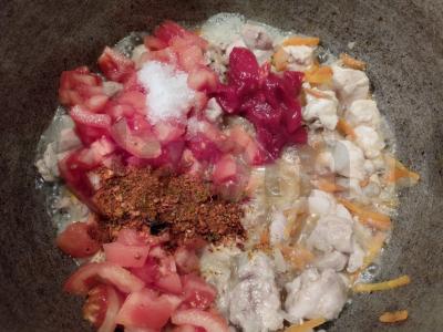 Originalus bulguro plovas su vištiena ir pomidorais Žingsnis 4