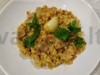 Originalus bulguro plovas su vištiena ir pomidorais pagrindine nuotrauka