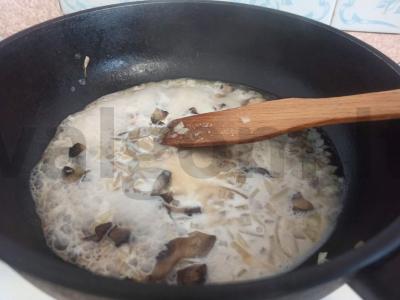 Pieninis padažas su grybais Žingsnis 2