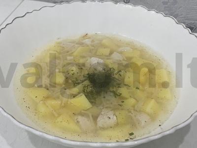 Greitas vištienos filė ir makaronų sriuba pagrindine nuotrauka