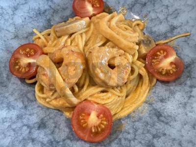 Tom Yum makaronai su langustinomis pagrindine nuotrauka