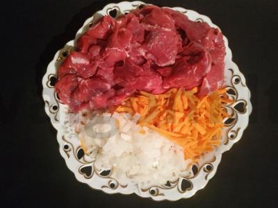 Jautienos guliašas su morkomis ir svogūnais Žingsnis 1