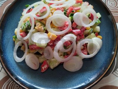 Lengvas trijų ingredientų salotas pagrindine nuotrauka