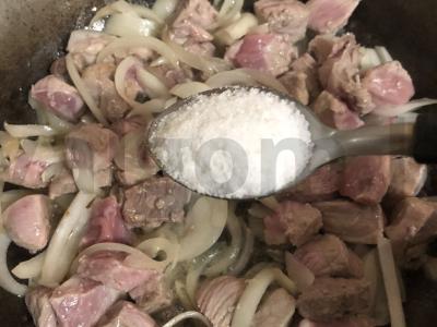 Prieskoninė kiaulienos šoninė su grikiais Žingsnis 4