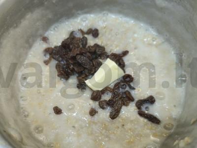 Avižinė košė su razinomis pagrindine nuotrauka