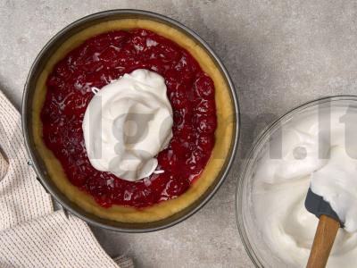 Vyšnių pyragas su jogurtiniu sufliu Žingsnis 9