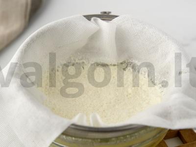 Adygei sūris su kefyru Žingsnis 1