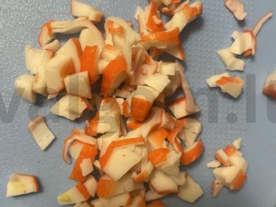 Salotas su krabų lazdelėmis nauju būdu Žingsnis 2