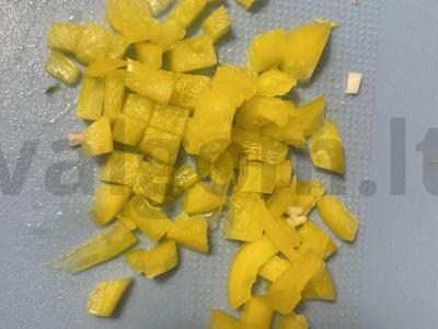 Salotas su krabų lazdelėmis nauju būdu Žingsnis 3