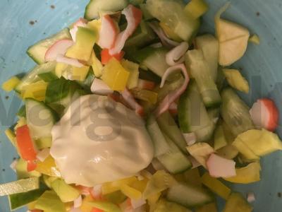 Salotas su krabų lazdelėmis nauju būdu Žingsnis 4