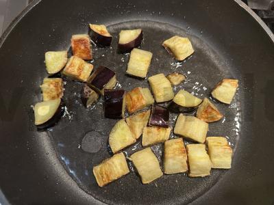 Salotas su traškiais baklažanais ir varškės sūriu Žingsnis 3