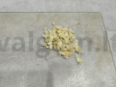 Pekino kopūstų salotos su grietine ir citrinos sultimis Žingsnis 2