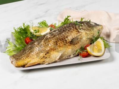 Šventinė karšis orkaitėje visame pagrindine nuotrauka