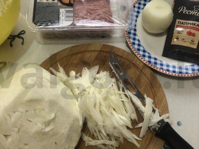 Troškinta kopūstai su faršu Žingsnis 1