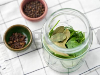 Traškūs marinuoti agurkai žiemai Žingsnis 3